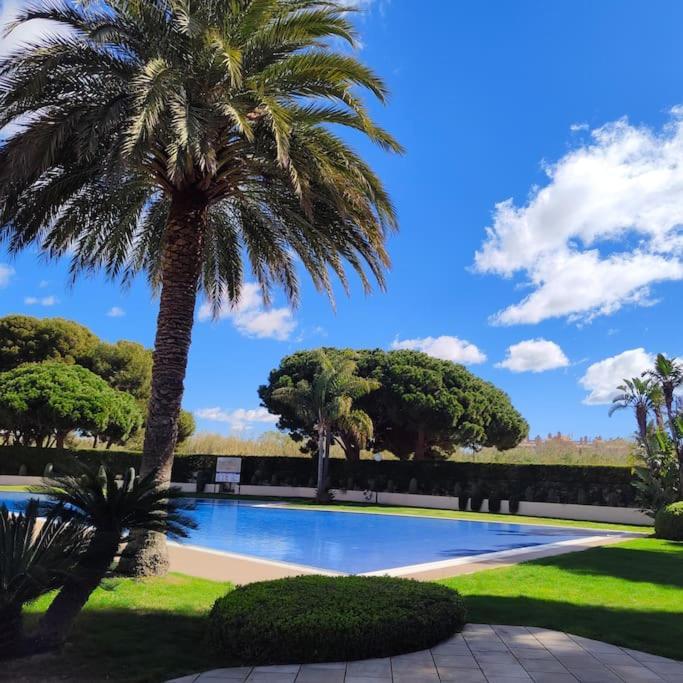 Luxurycambrils Resort&Spa Exteriör bild