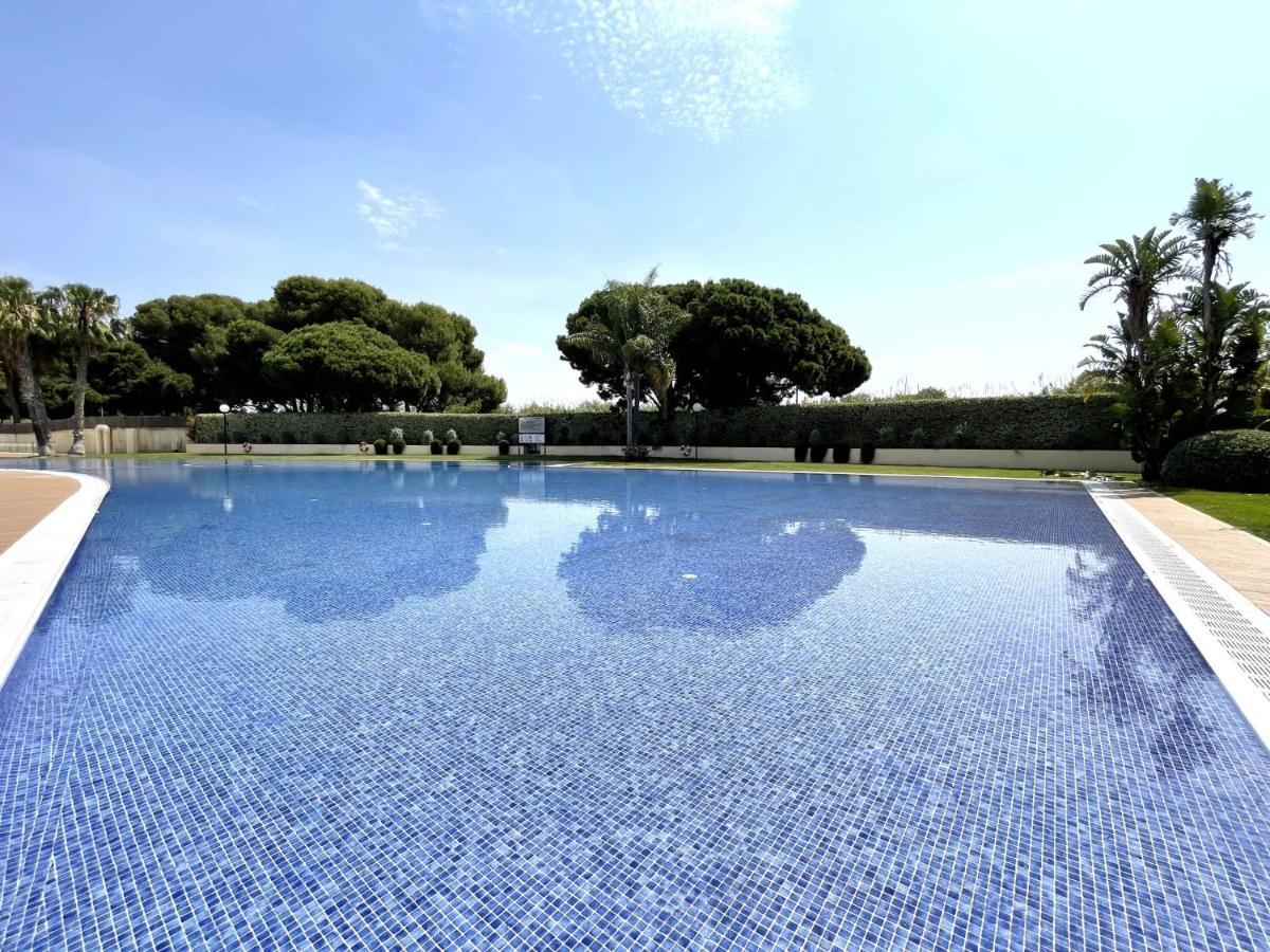 Luxurycambrils Resort&Spa Exteriör bild