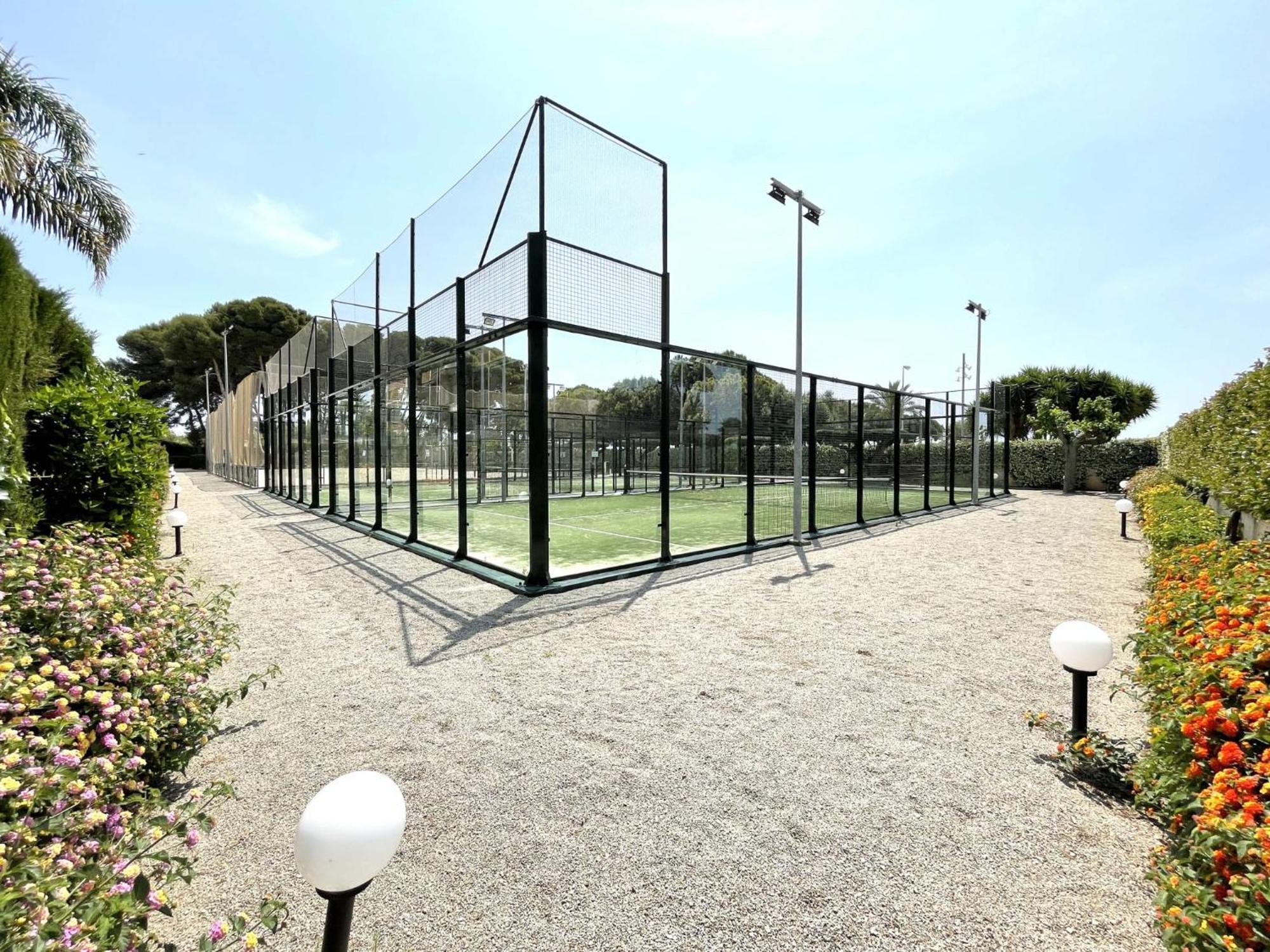 Luxurycambrils Resort&Spa Exteriör bild